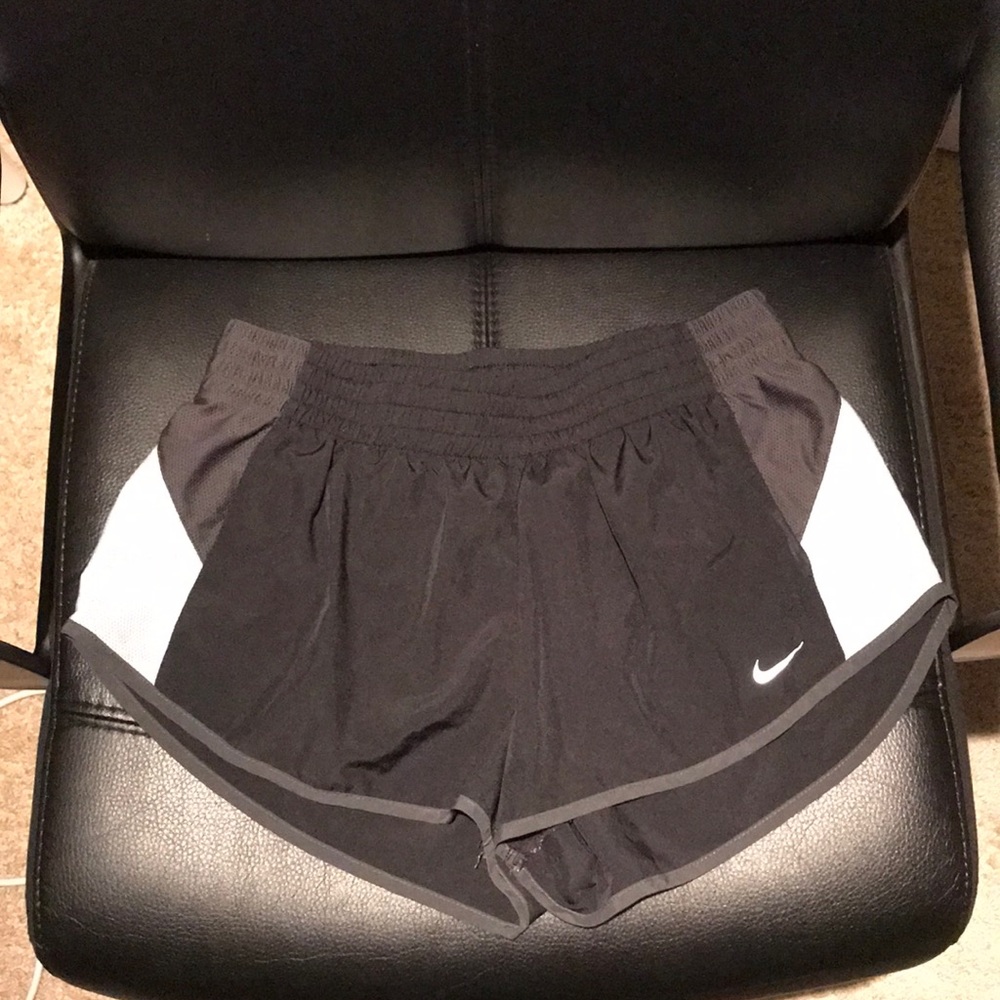 💛Nike Women’s Dri-Fit Running Short